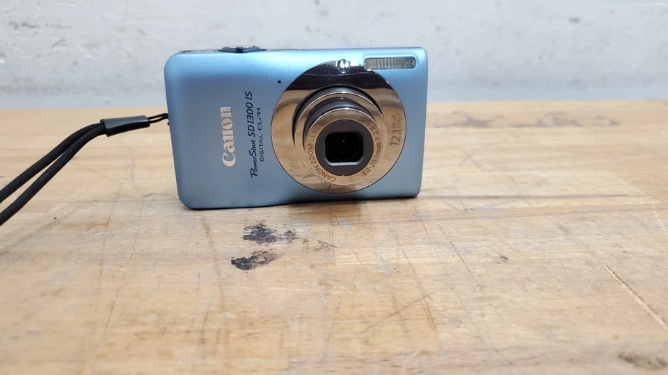 Canon PowerShot SD1300IS Digital ELPH 12.1MP 4X Optical Zoom w/ Charger & Case - Image 3 of 4