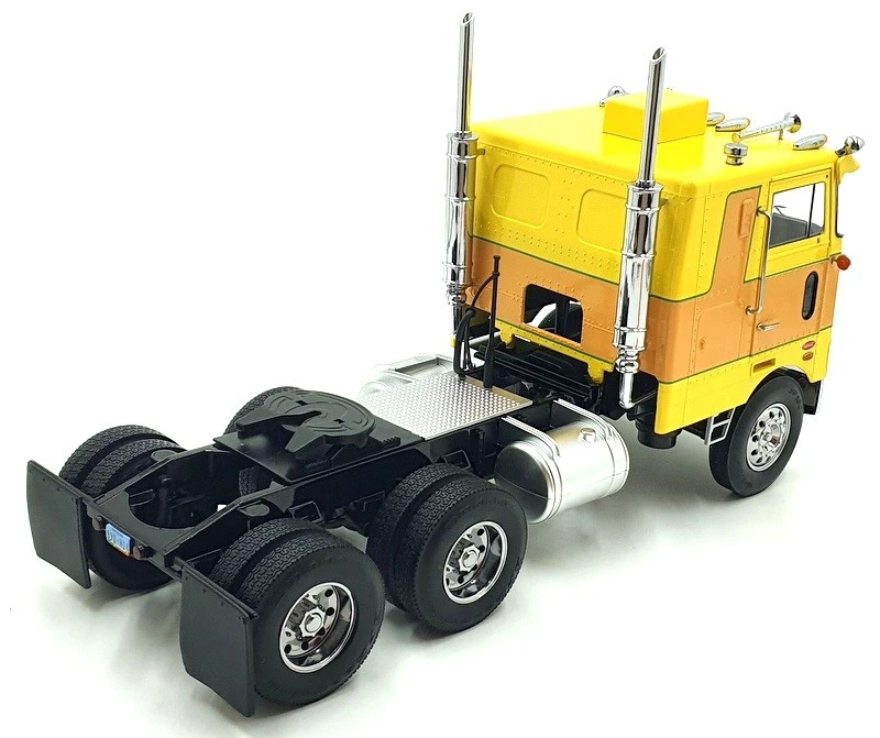 KK Scale Road Kings 1/18 Scale RK180152 - Peterbilt 352 Pacemaker Yellow/Brown - Image 2 of 4
