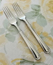 Pfaltzgraff 18/8 Stainless Flatware Silverware PROVIDENCE Set of 2 DINNER FORKS