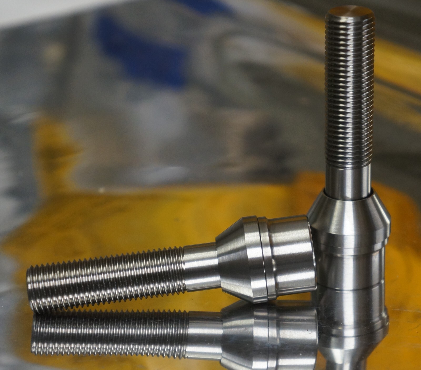 10x 1 key Locking Titanium Lug Wheel Bolt 14x1.5 Ferrari  Porsche Range Rover