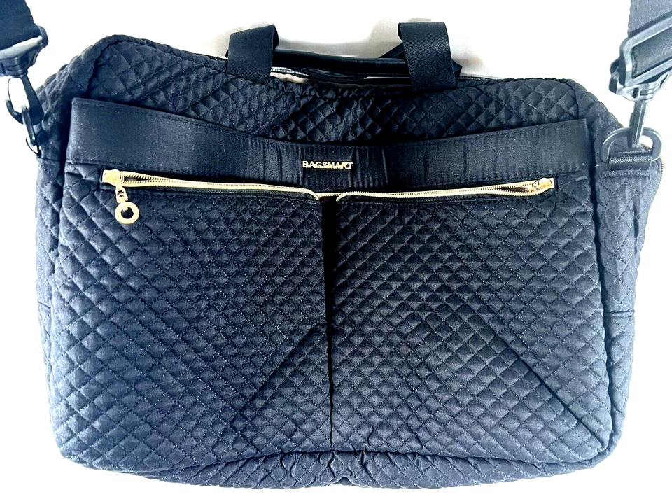 Usado en excelente estado! Estuche Bagsmart Lap Top, Negro Acolchado Diamante Tejido Patrón, Borde Dorado 17×12×4 Foto 2 de 4