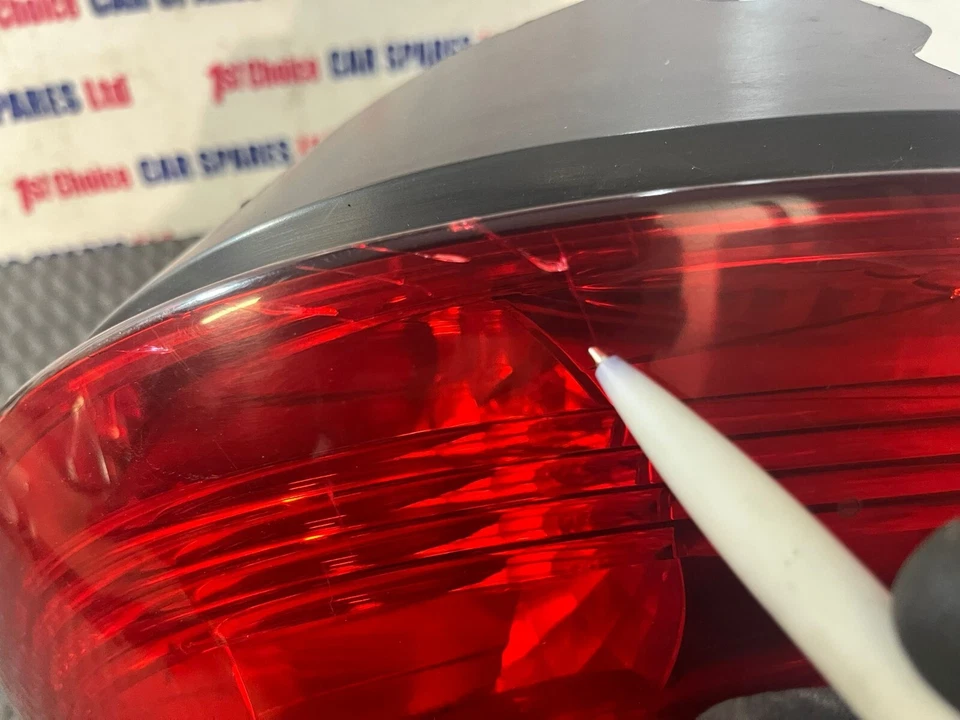 Peugeot 308 SW Estate 2010 driver marks  rear tail light lamp - image 4 of 4