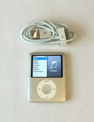 Apple iPod Nano 3rd Generation Silver (4 GB) Fair Condition