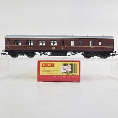 Hornby LMS #5620 Standard Period 3 Corridor Brake 3rd Class Coach HO / OO Scale
