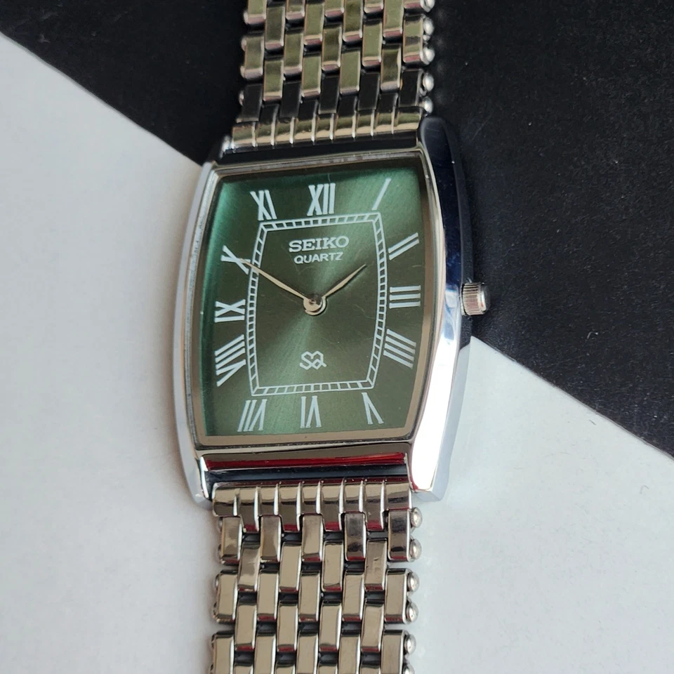 Vintage Seiko Slim Barrel Green Face Quartz Gentlemen's Wrist Watch Free Ship - Image 3 of 4