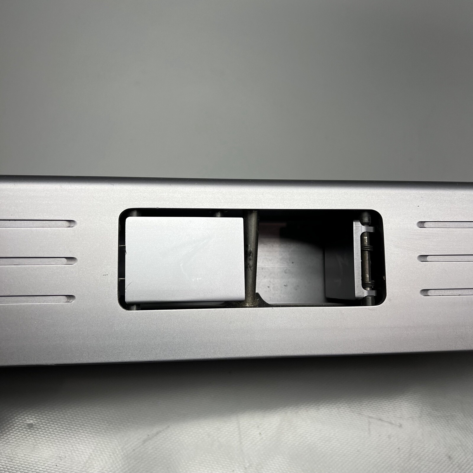 ASTON MARTIN RAPIDE TRUNK SILL SCUFF PLATE 2010 11 12 13 14 2015 AD43-42626-ADW