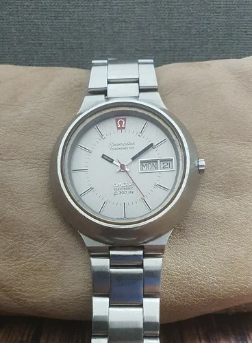 OMEGA SEAMASTER ELECTRONIC F300Hz CHRONOMETER VINTAGE 70's SWISS WATCH. NO WORK!