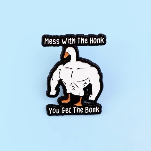 Mess With The Honk, You Get The Bonk Emaille Pin - Buff Goose Muscular Tough Boi - Bild 1 von 6