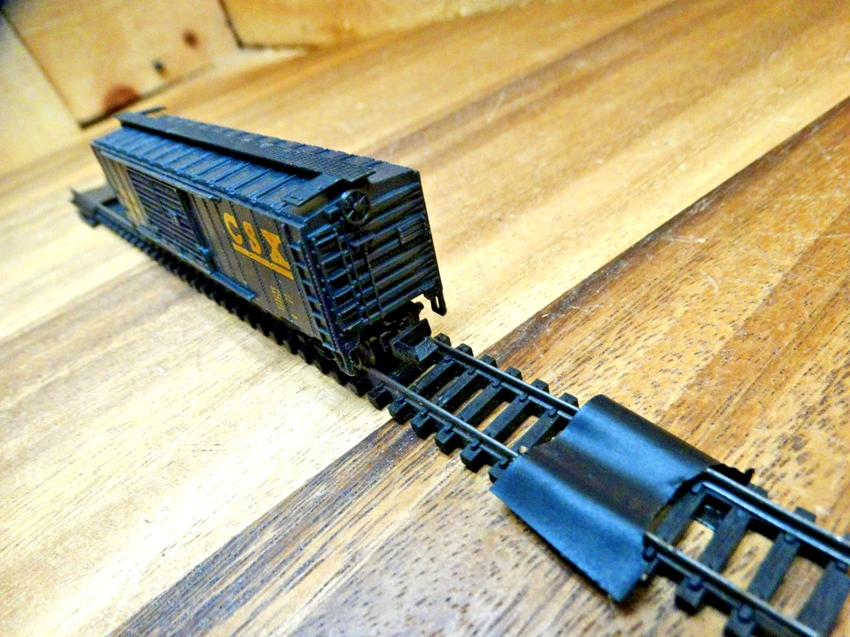 Life-Like N Scale 52' CSX SBD 101997 Box Car - Image 3 of 4