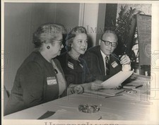 1965 Press Photo Dr. Marvin Miller, workshop National Travelers Aid Association