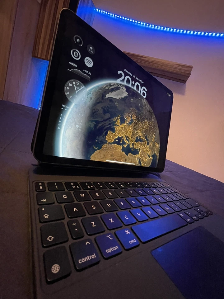 Apple iPad Pro 11 2. Gen 128GB, Wi-Fi, 11 Zoll - Silber - Mit Tastatur und Stift