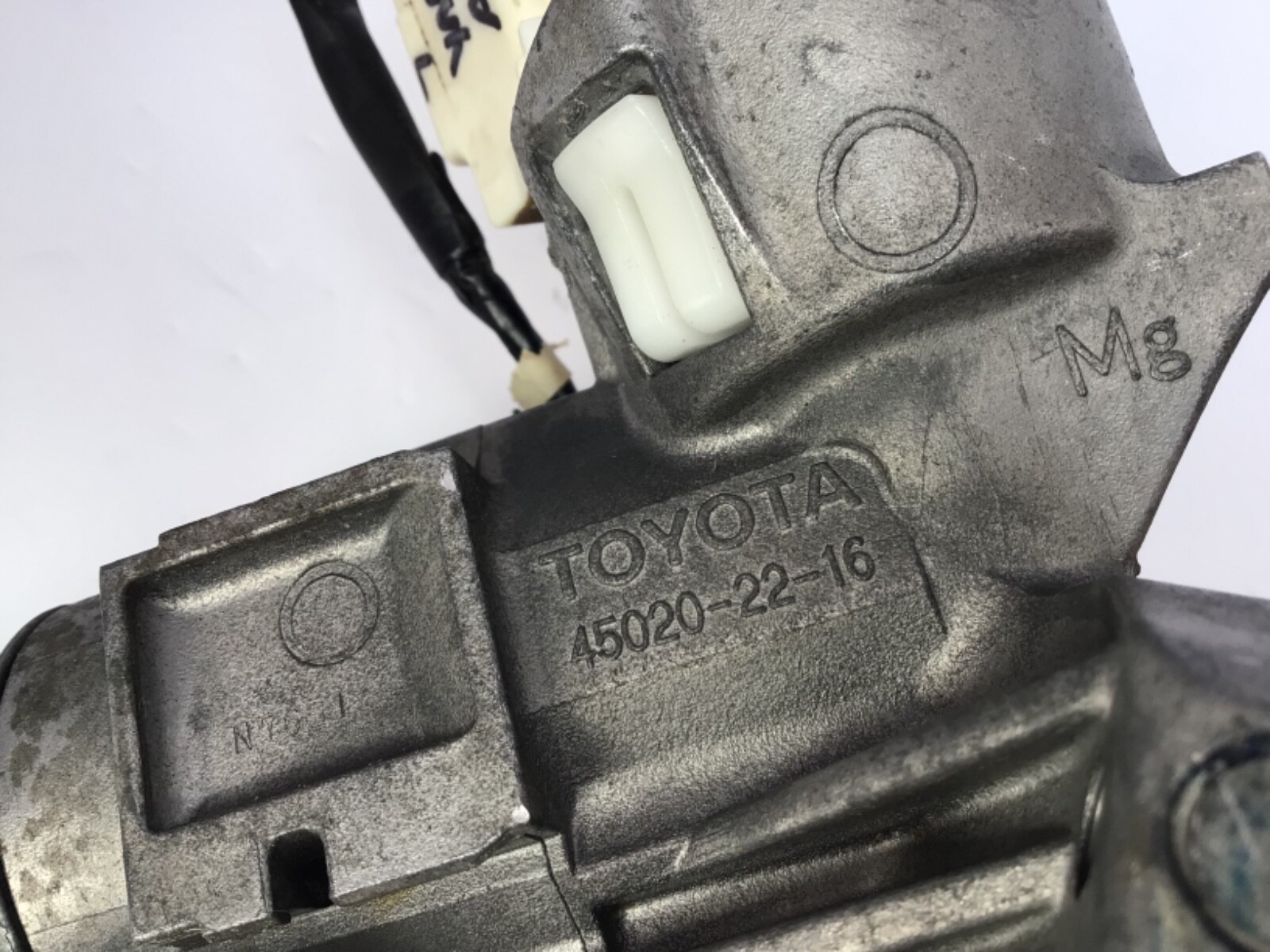 20062011 Toyota Yaris A/T Ignition Switch Lock Cylinder & Key 4502022