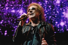 Mickey Thomas "Starship" autograph signed 20x30 cm picture