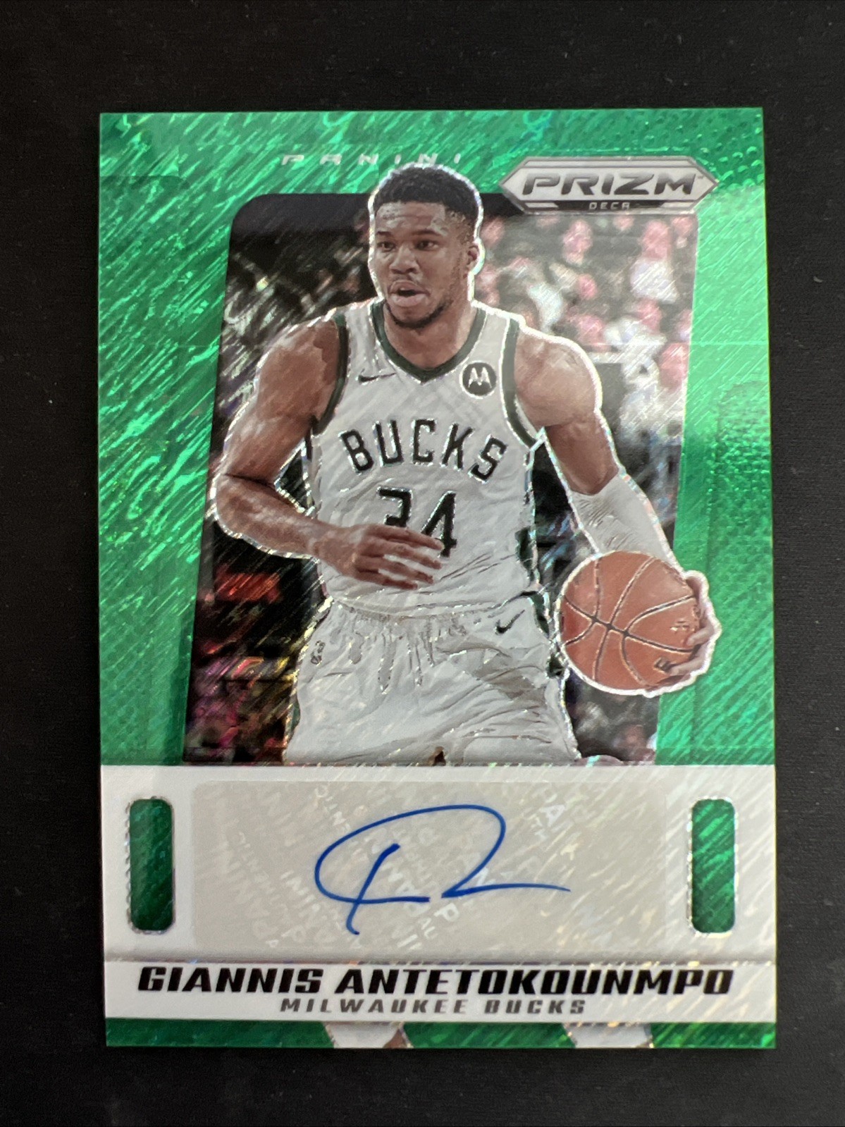 2024-25 Panini Prizm Deca Giannis Antetokounmpo Green Shimmer Auto FOTL 9/15