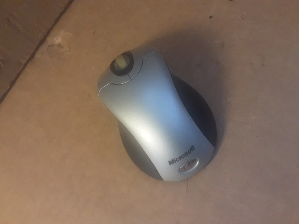 Microsoft Wireless Optical Mouse 2.0 1008 Grey/Black (NO RECEIVER) - Image 3 of 4