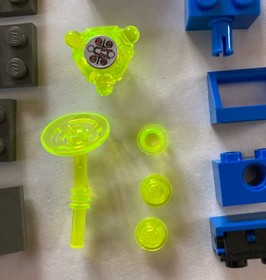 3 Lego Insectoids: 6905 Bi-Wing, 6837 Cosmic Creeper, 6817 B. Buzzer-all 100%