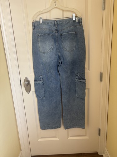 Altar'd State Wide Leg Cargo Jeans Light Wash Denim Pockets Women's Size 32 - Picture 5 of 6