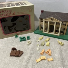 1981 Galoob Dollhouse Lil House Wonderfull Colonial Mansion W/Accessories & Box