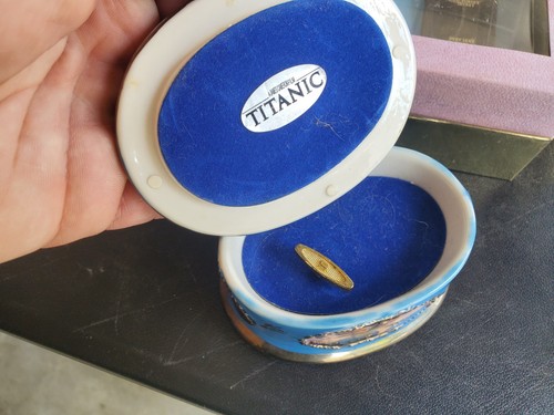 DB9 TITANIC HEIRLOOM PORCELAIN HEARTOF THE OCEAN MUSIC BOX “MY HEART WILL GO ON - Picture 5 of 6