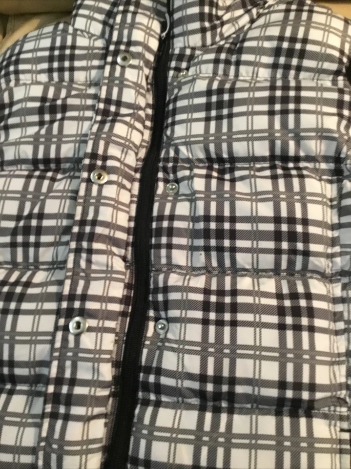 Women's Juniors Faded Glory Puffer Vest Jacket White /black Striped Sz M - Image 2 of 4