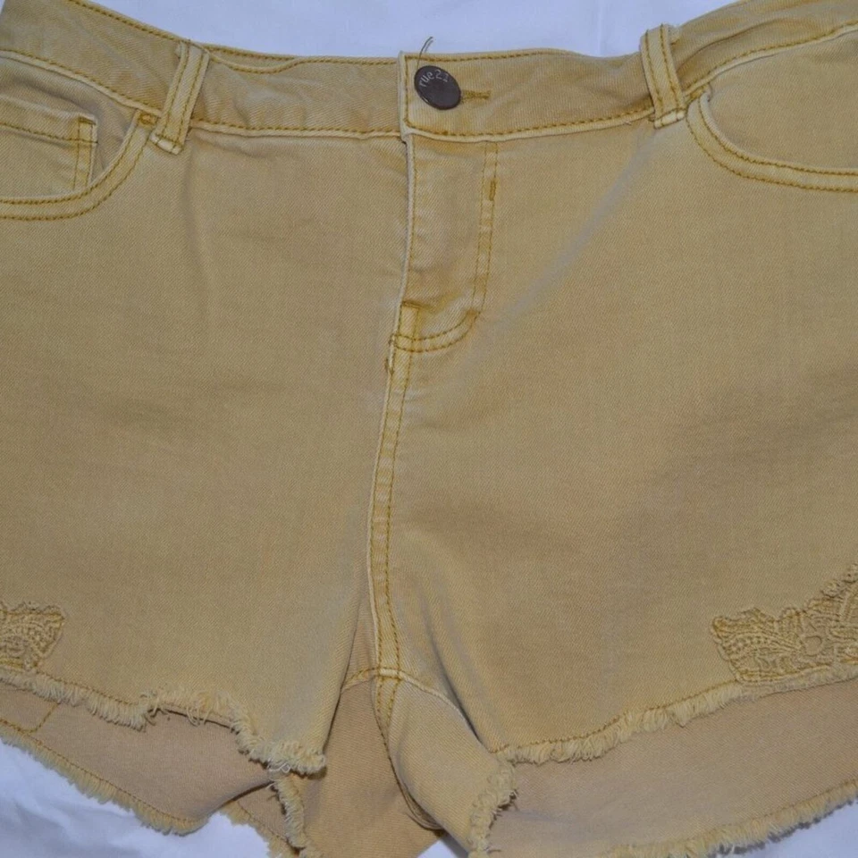 Pantalones cortos de encaje mostaza Rue21 11/12 Foto 3 de 4