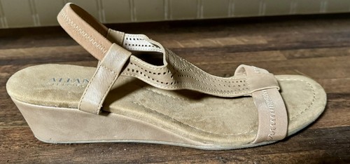 Sandalias de Colección Alfani Beige Step Flex Correa en T Talla 9 - Imagen 10 de 12