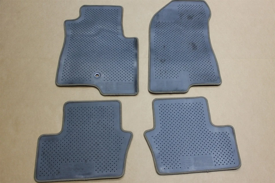 Alfombrillas de repuesto 1MF731K5AA Mopar alfombrillas delanteras y traseras Dodge calibre OEM Foto 2 de 4