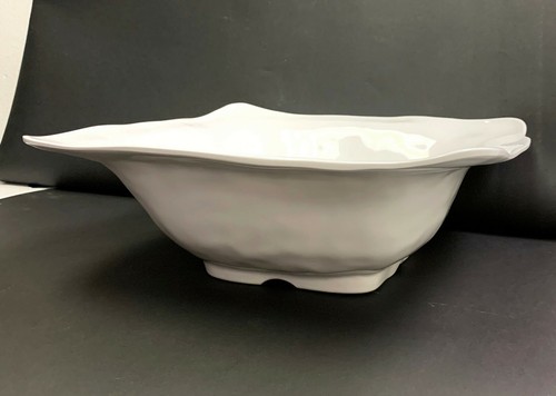 Q Squared 16 in. Ruffled White Melamine Square Serving Bowl - Picture 2 of 5