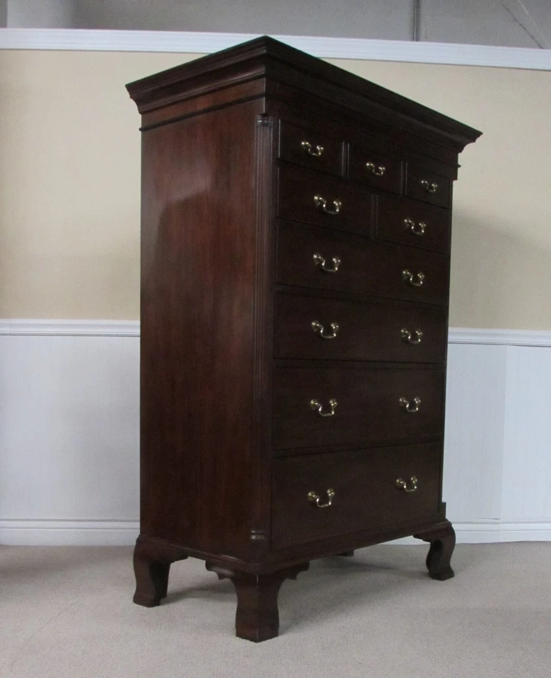 HENKEL HARRIS NEW MARKET CHIPPENDALE COFRE CAOBA, 8 CAJONES TOCADOR ALTO #175 Foto 2 de 4