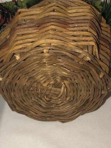 Cesta de mimbre vintage de Navidad de 6 pulgadas con plástico de pino y bayas divertida - Imagen 7 de 7