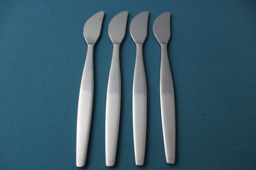 4 Modern Dinner Knives Solid Serrated Edge Gense FOCUS Satin Sweden 7 7/8" - Picture 4 of 6