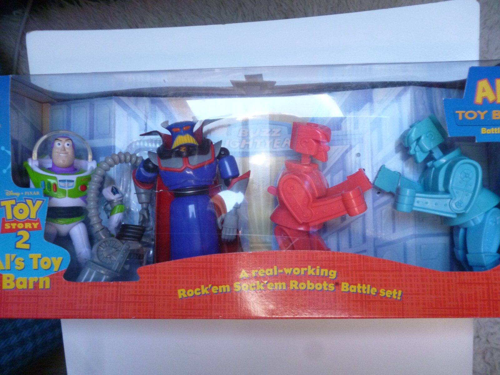 Jouet Toy Story Buzz contre Zurg robuste pour éviter la casse des figurines