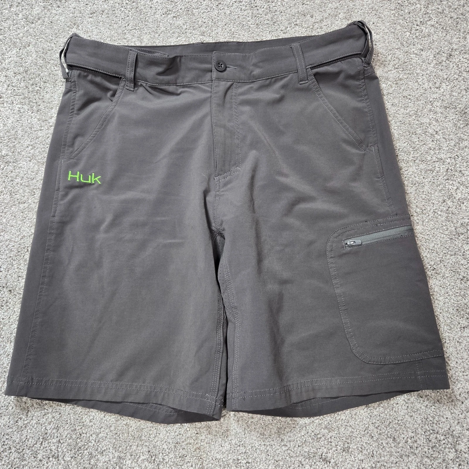 Huk shorts Men's Medium (34) Next Level gray vented fishing stretch waist
