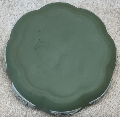 ANTIQUE WEDGWOOD SARG GREEN JASPER WARE COVERED VANITY DISH CIRCA 1850 5” - Picture 2 of 8