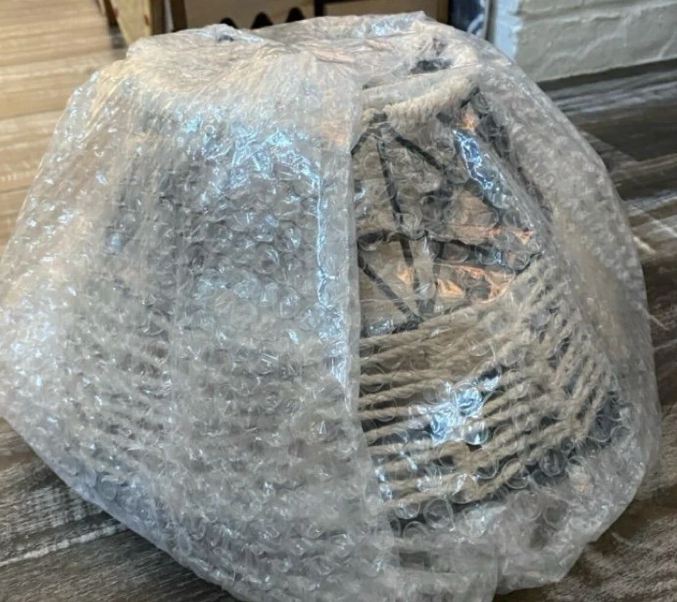 Lámpara colgante tejida en blanco y negro Iris 40 vatios 1 luz con tela en forma de cono Foto 3 de 3