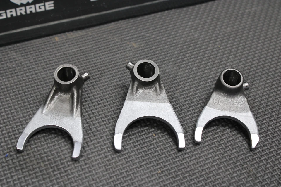 Suzuki RM250 1994 OEM transmisión motor tranny montaje engranajes 24121-28C04 Foto 4 de 4