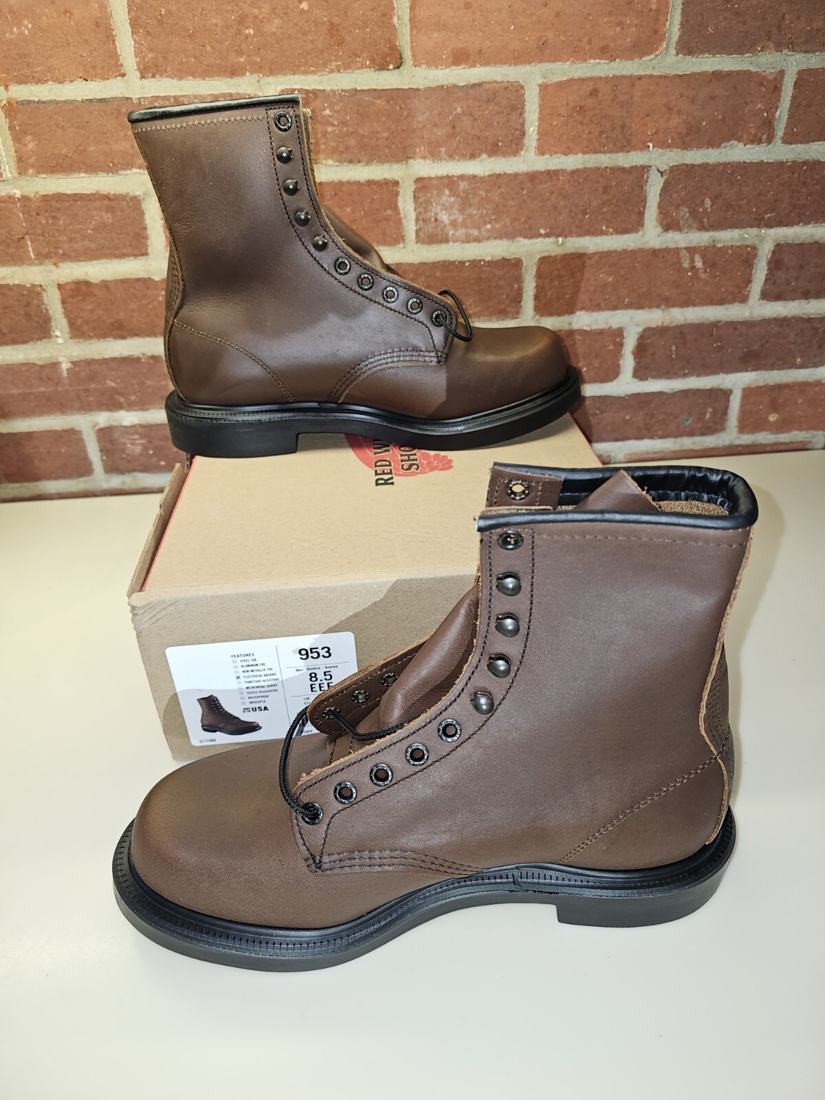 RED WING SHOE COMPANY STYLE 953, MEN'S 8INCH SOFT TOE BOOT NEW SZ 8.5