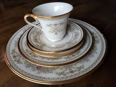 Lenox Castle Garden Fine China 5 Piece Dinnerware Set Service for 1