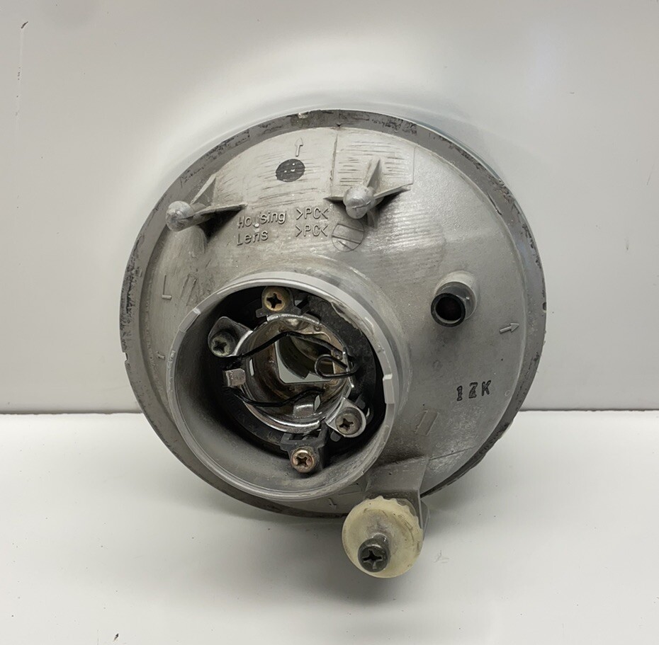 Toyota Highlander Mr2 Prius Scion XA Fog Light OEM 114-76564  