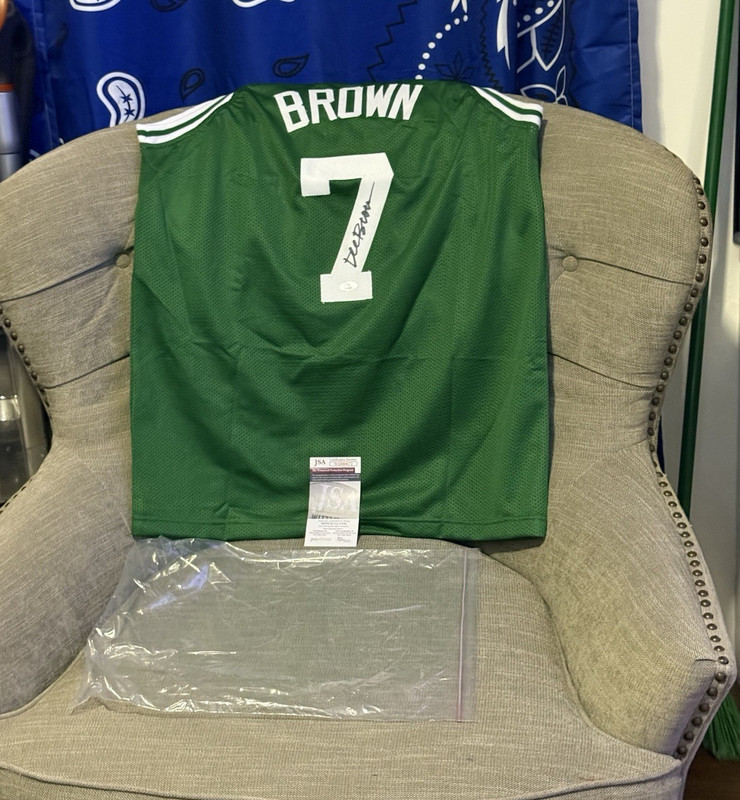 CUSTOM XL Jersey Boston Dee Brown #7 JSA Certified Autograph