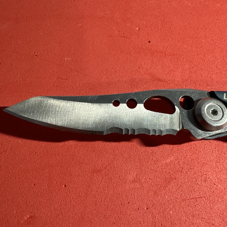 Leatherman Skeletool KBx Folding Knife USA Blue color, great condition - Image 3 of 4