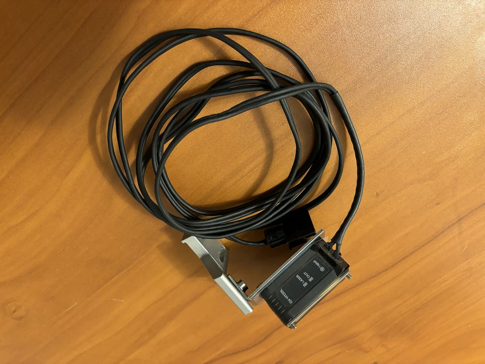 KEYENCE CMOS Laser Sensor Photoelectric Sensor GV-H130L - Image 2 of 4