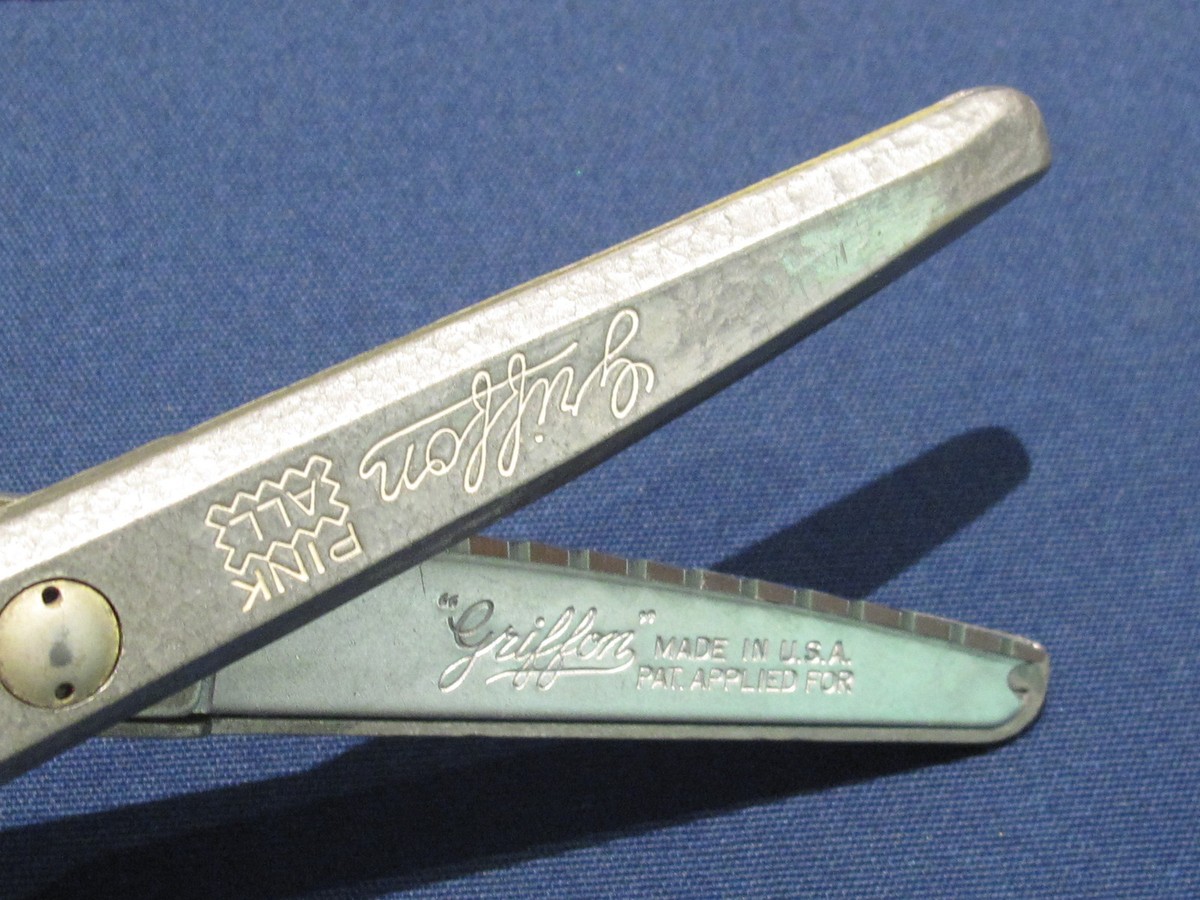Vintage GRIFFON PINKING SHEARS Model #2 PINK ALL Zig Zag Cut