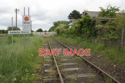 FOTO AINDERBY BAHNHOF BAHNÜBERGANG MORTON-ON-SWALE TEIL DER STRECKE DAZWISCHEN