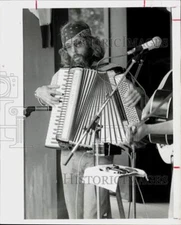 1977 Press Photo Accordion Player at Texas State Arts and Crafts Festival