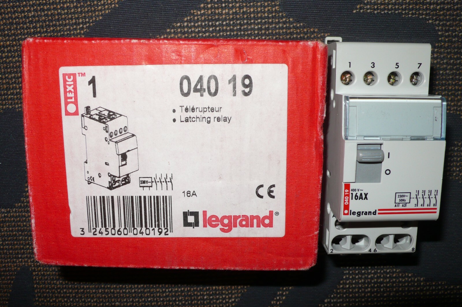Télérupteur Legrand 04019 tétrapolaire 220V avec 4 contacts 16A pour tableau