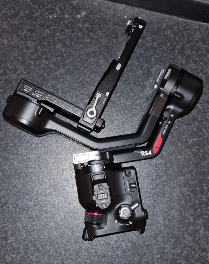 DJI RS 4 Gimbal Stabilizer for DSLR & Mirrorless Cameras Standard Kit - Image 4 of 4