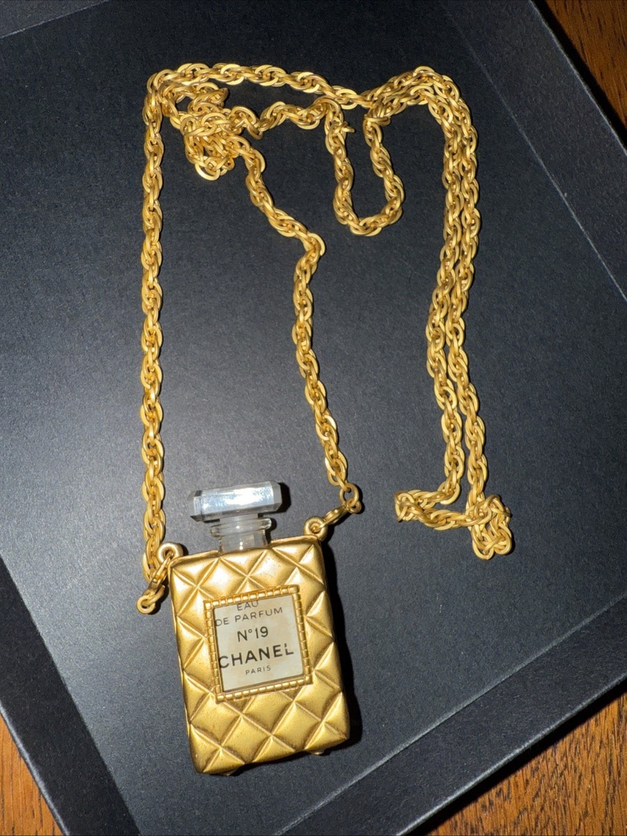 香水(女性用) CHANEL Vintage Perfume Pendant Necklace CHANEL perfume necklace chain gold quilted No 19 | eBay