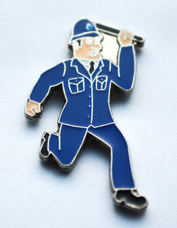 Police THE CHASE WITH BATON IN HAND Enamel Tie/Lapel Pin Badge 30 mm high.