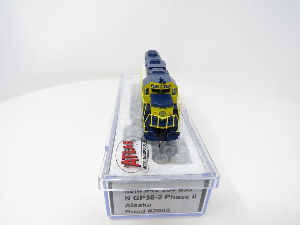 Atlas N 40004833 DCC ESU LokSound Alaska EMD GP38-2 Phase II Diesel Locomotive - Image 2 of 4
